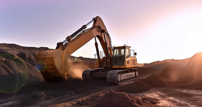 Bagger in Grube